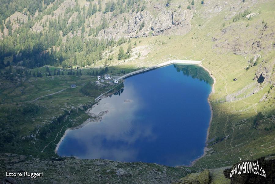 26 - zoom sul lago Pescegallo.JPG